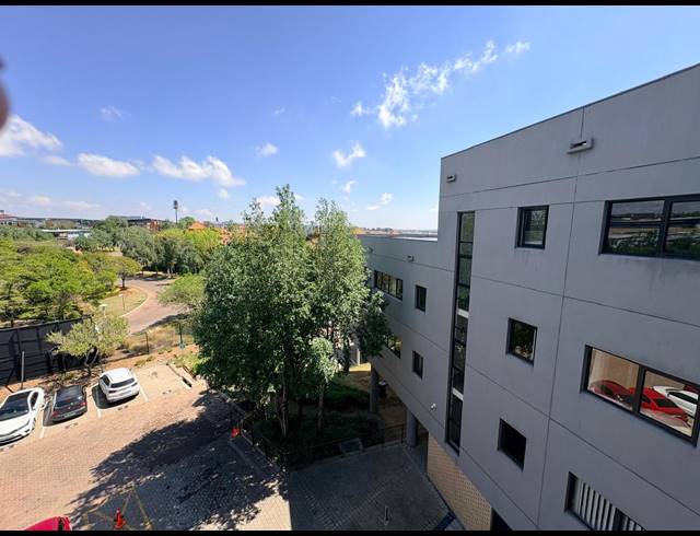 738M² OFFICE TO LET IN MIDRIDGE PARK